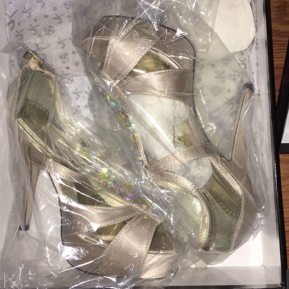 Johnathan Kayne heels in “champagne”